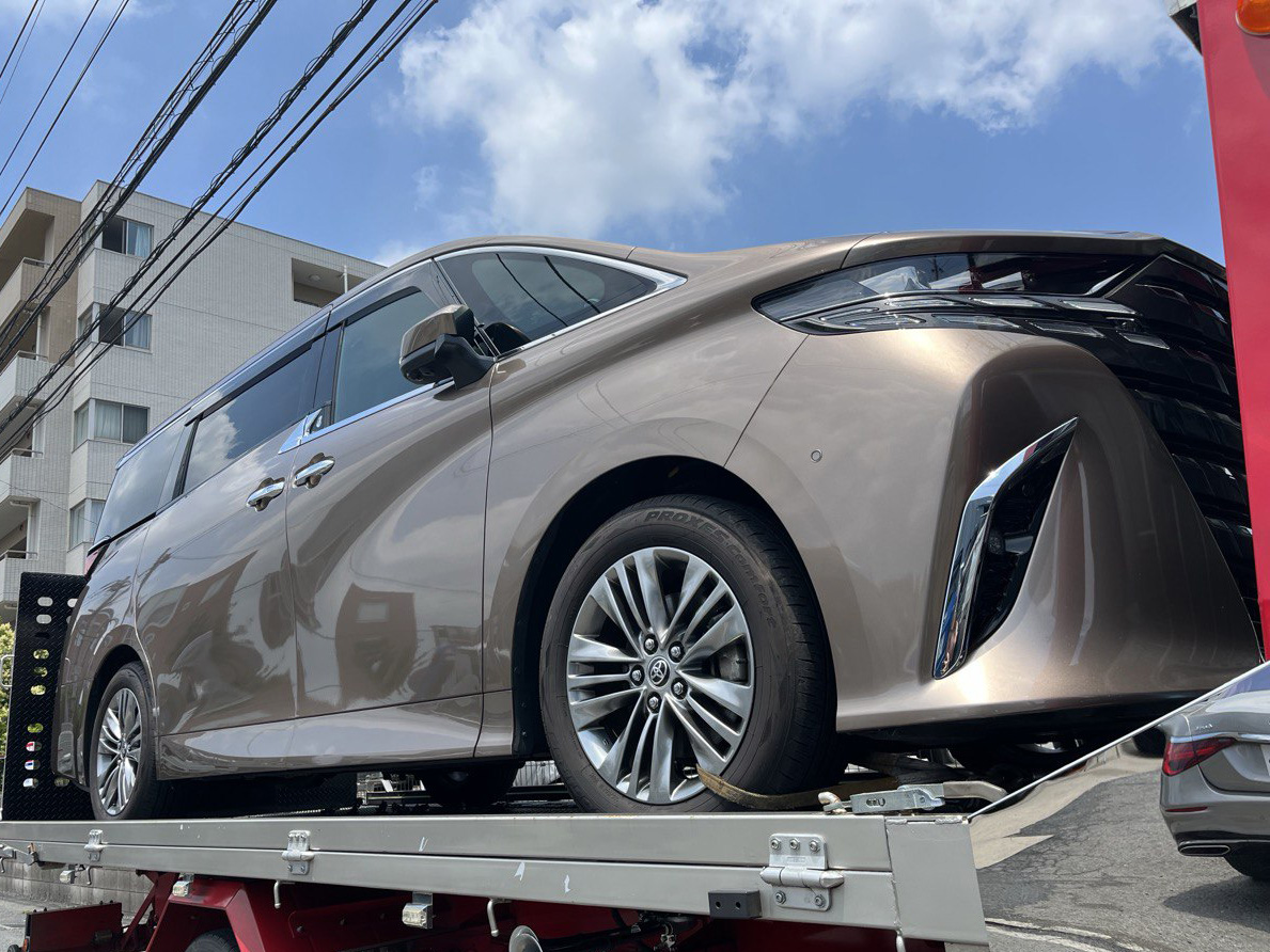 ショールームに並ぶ在庫車両