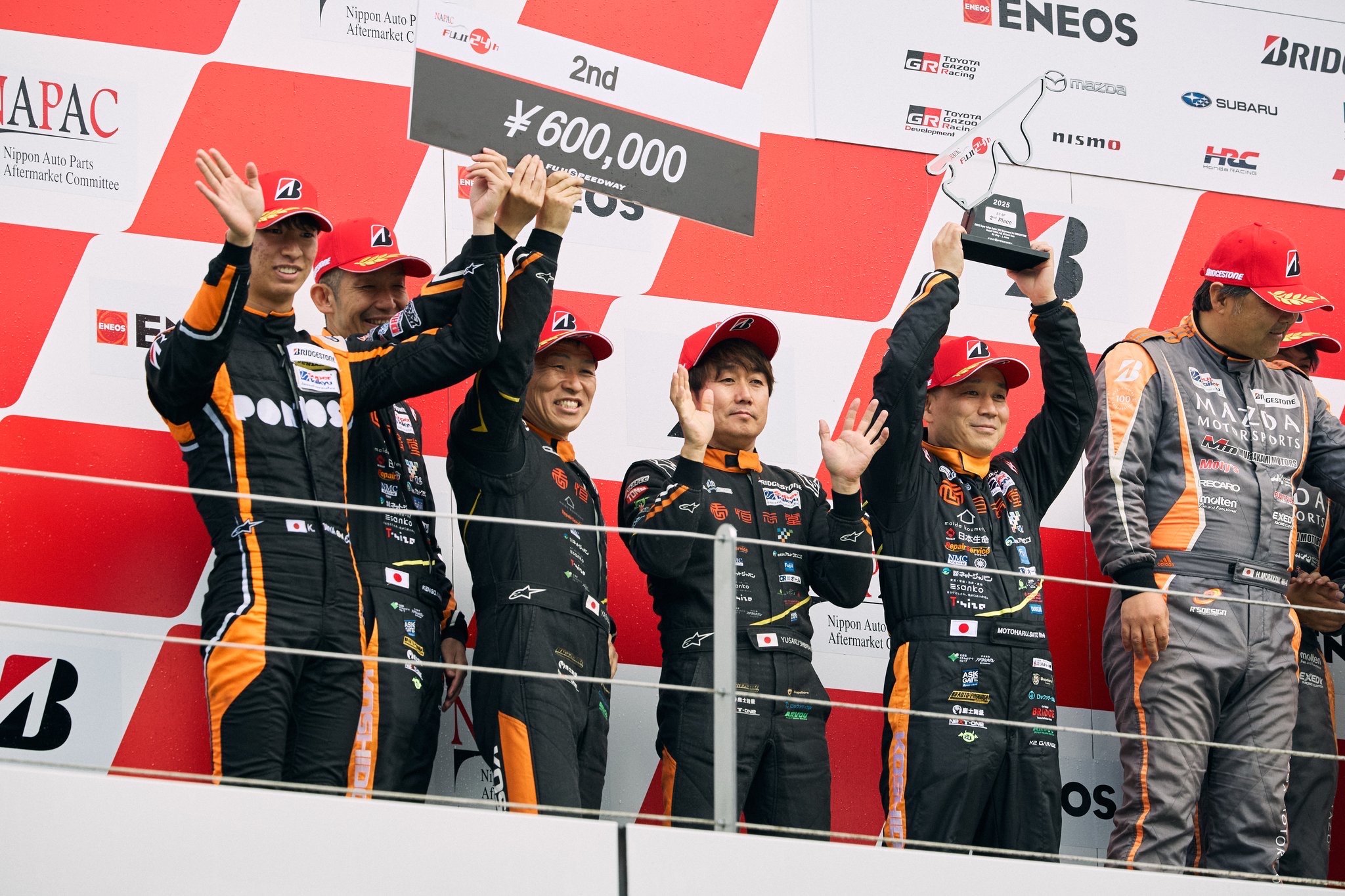 富士スピードウェイ24時間レースを走行するK2 GARAGEのマシン