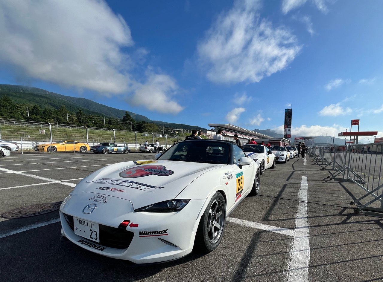 FCRロードスターカップ 1.5オープンクラスの走行シーン